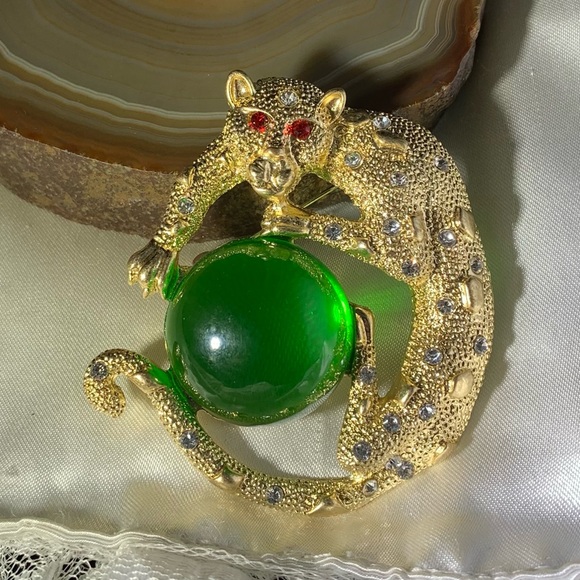 LEOPARD CAT RHINESTONE  GOLD PLATED GAUDY GREEN GLASS JELLY BELLY BROOCH - Picture 2 of 5